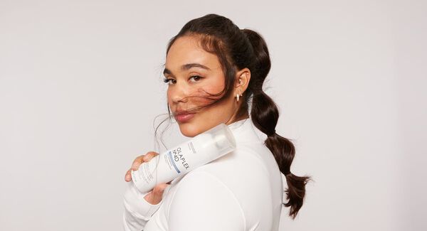 Gardez des cheveux aussi doux, brillants et propres qu’au premier jour avec le NOUVEAU OLAPLEX Nº.4D Dry Shampoo