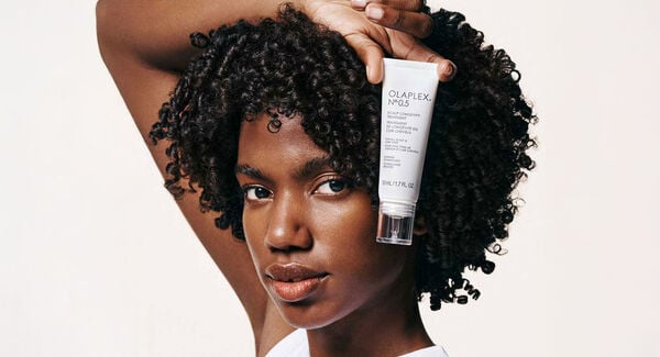 Gardez des cheveux aussi doux, brillants et propres qu&rsquo;au premier jour avec le NOUVEAU OLAPLEX N&ordm;.4D Dry Shampoo