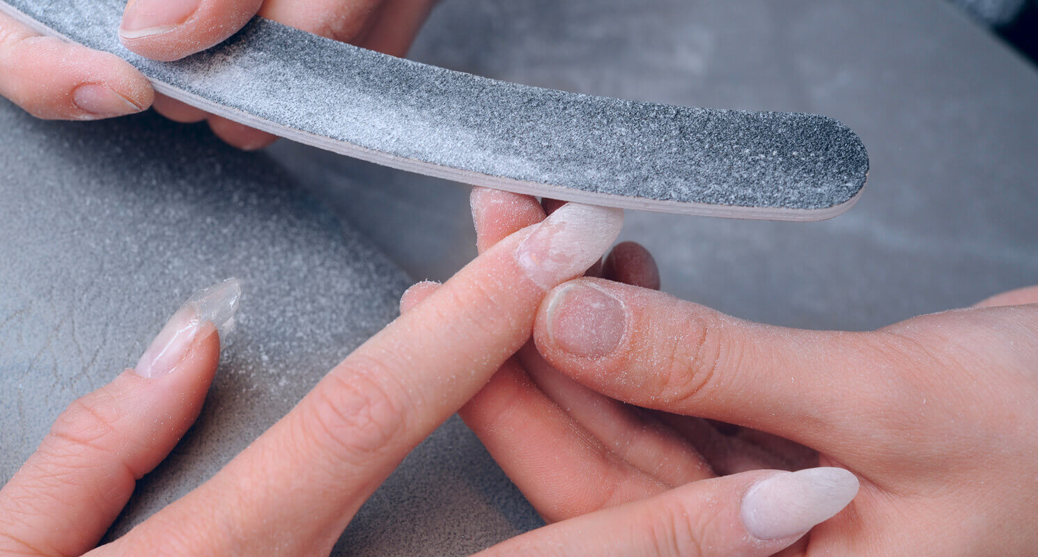 10 conseils pour des ongles en gel et acrylique qui durent