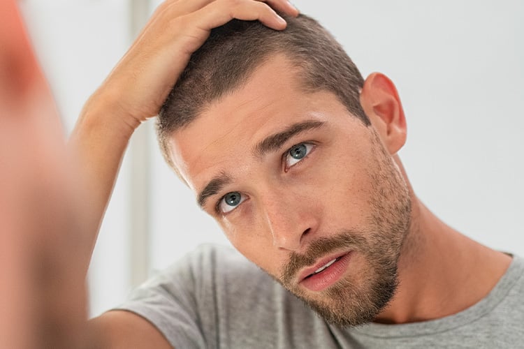 Cheveux clairsemés 